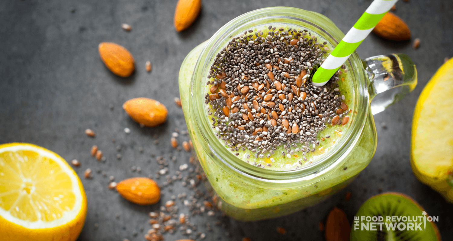 smoothie with chia and flax seeds