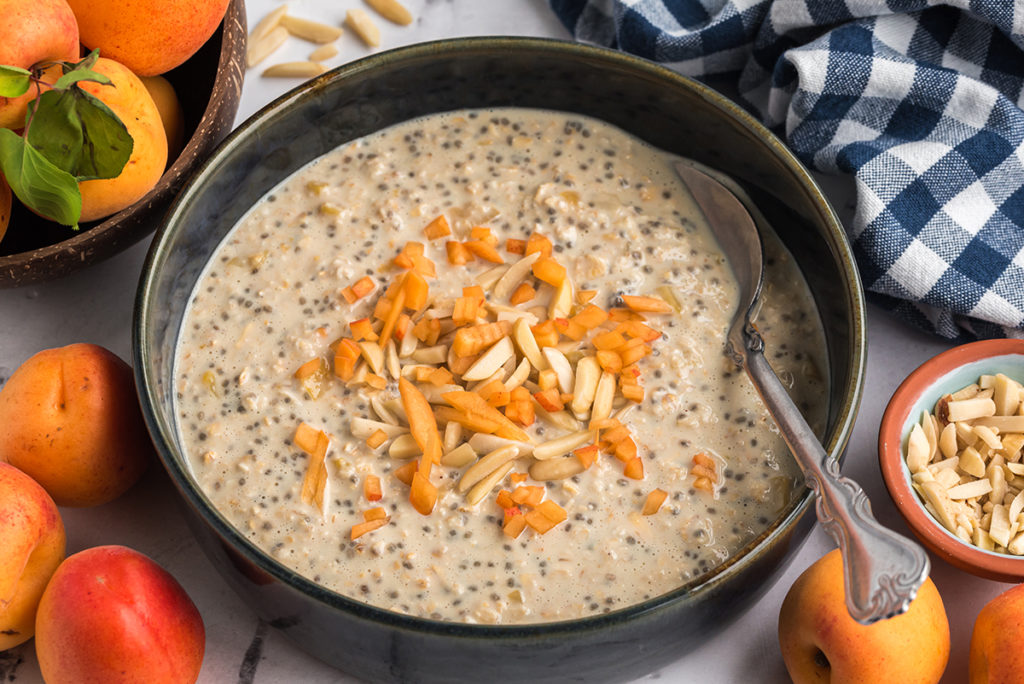 Apricot Almond Overnight Oats