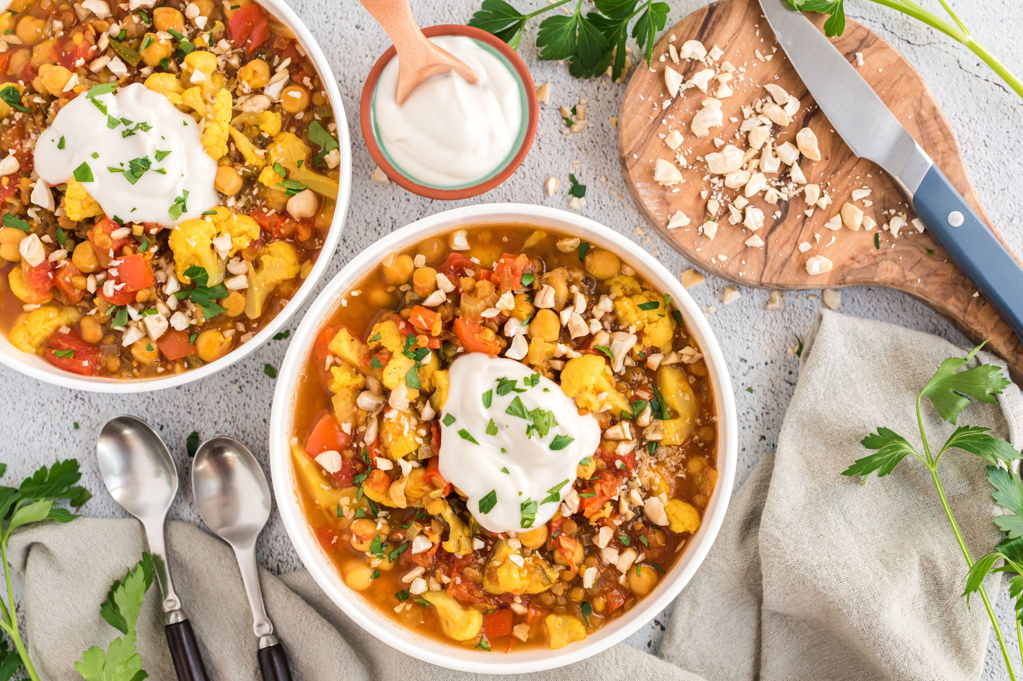 One-Pot Curry Cauliflower Chickpea Chili 