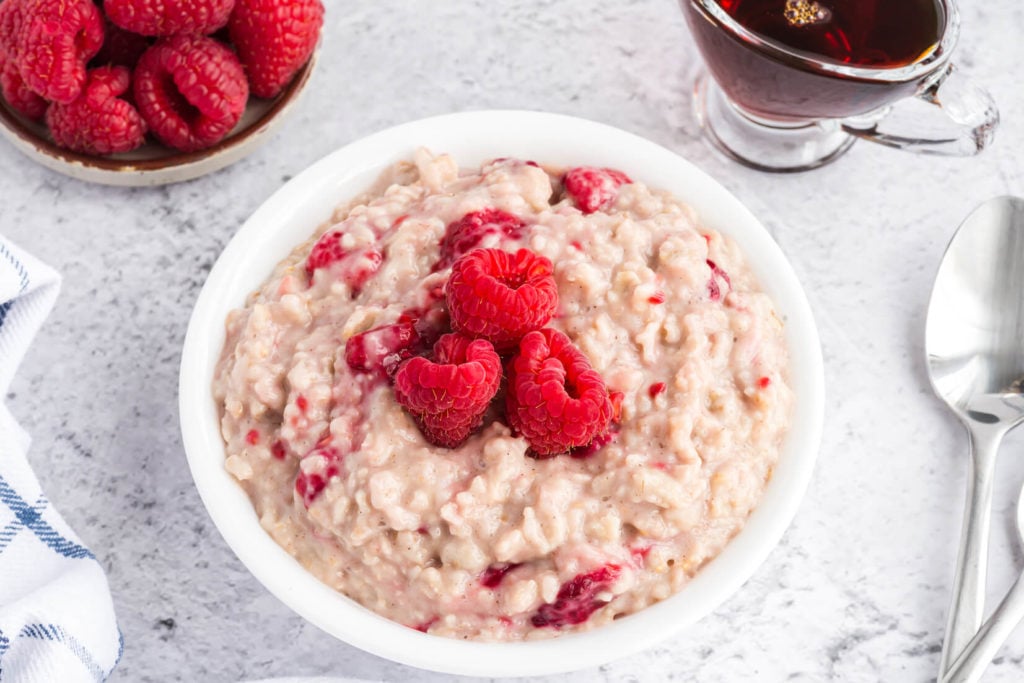 Pink Oatmeal with Berries