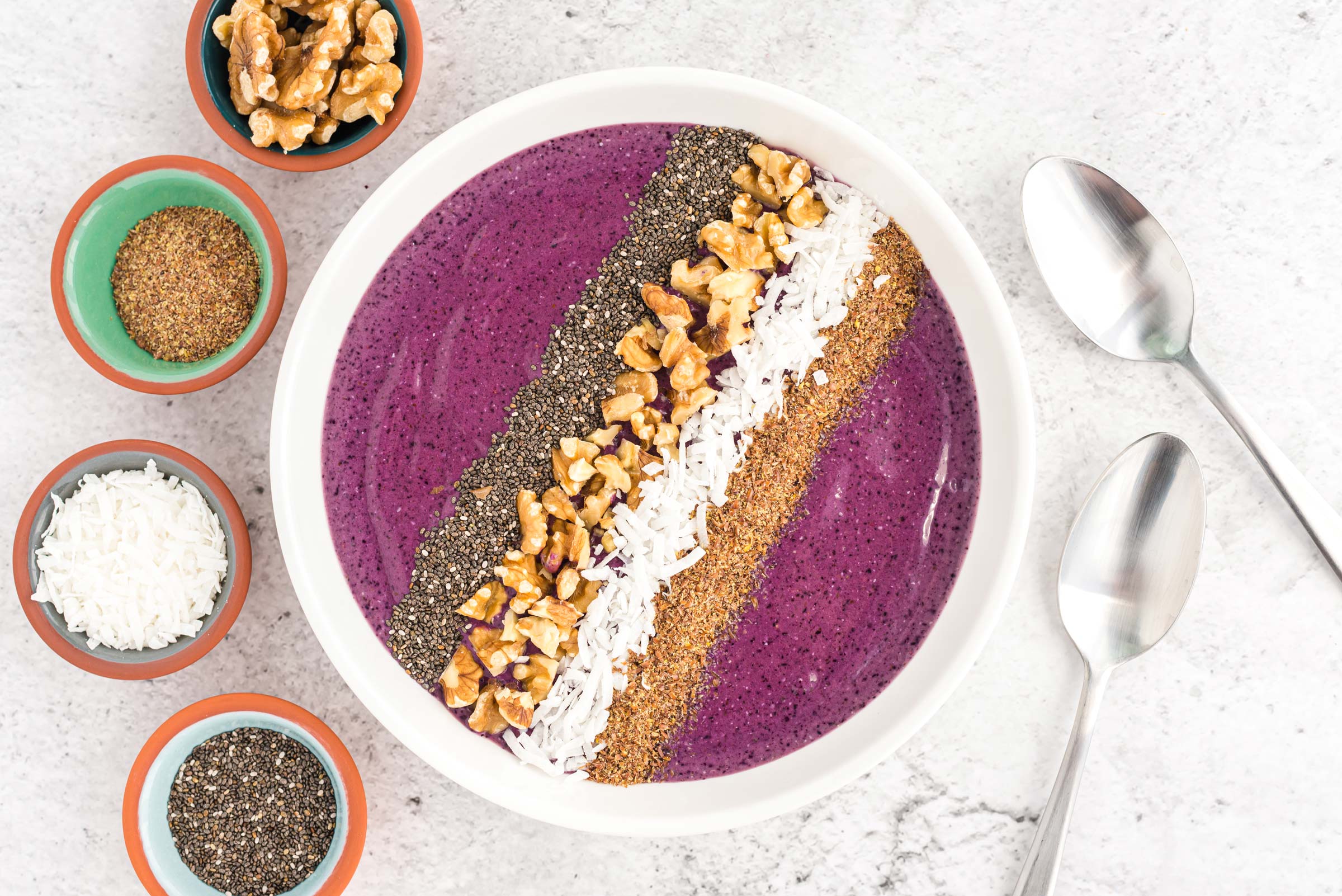 berry delicious omega-3 smoothie bowl with flaxseed