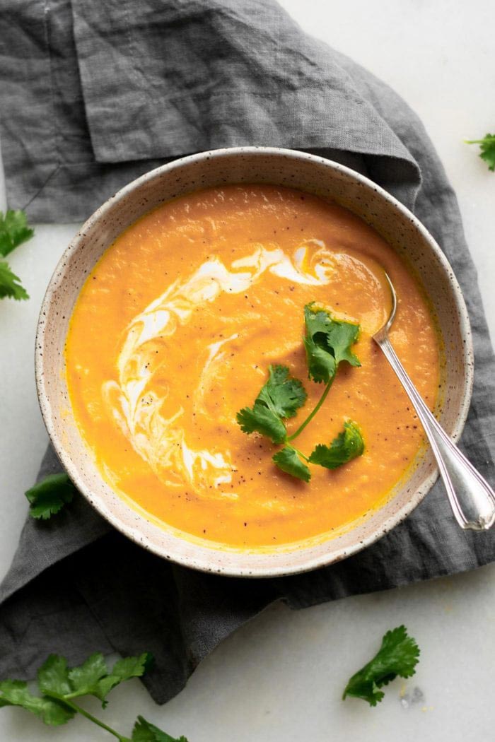 creamy vegan coconut ginger carrot soup