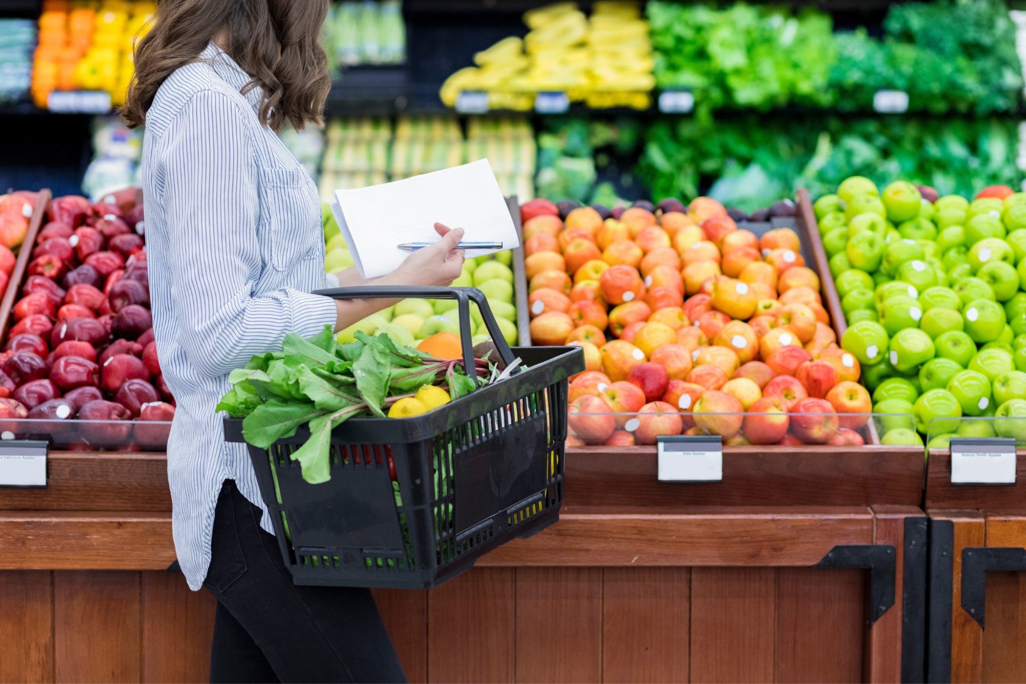 Food shop. Супермаркет фрукты. Овощи в супермаркете. Рынок органических продуктов. Шоппинг продукты.