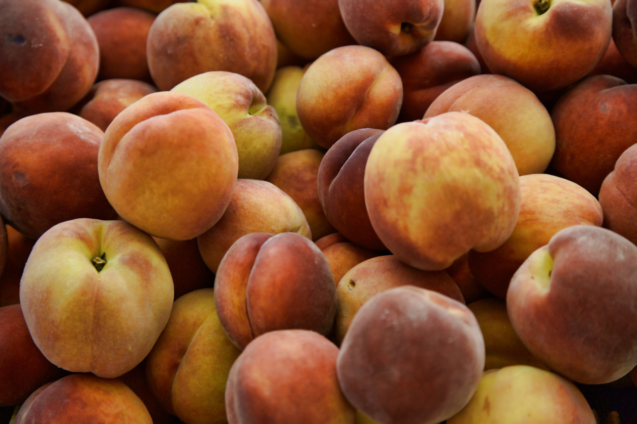 fresh ripe peaches at the farmer's market