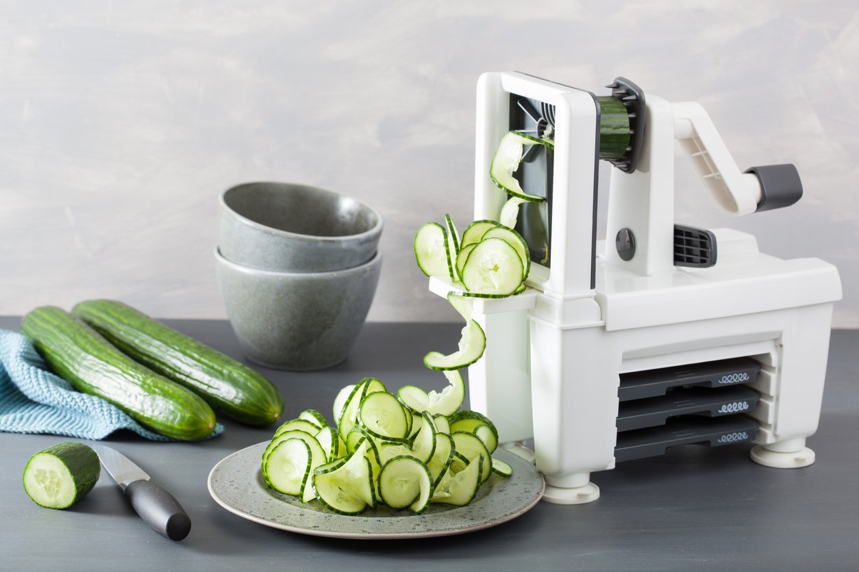 Creative Spiral Cucumber Slicer Home Utensil Spiral Slicer Kitchen Tool  Garnish Fruit Vegetable Veggie Twister Cutter Spiral Slicer Excellent  Quality Cooking Tools