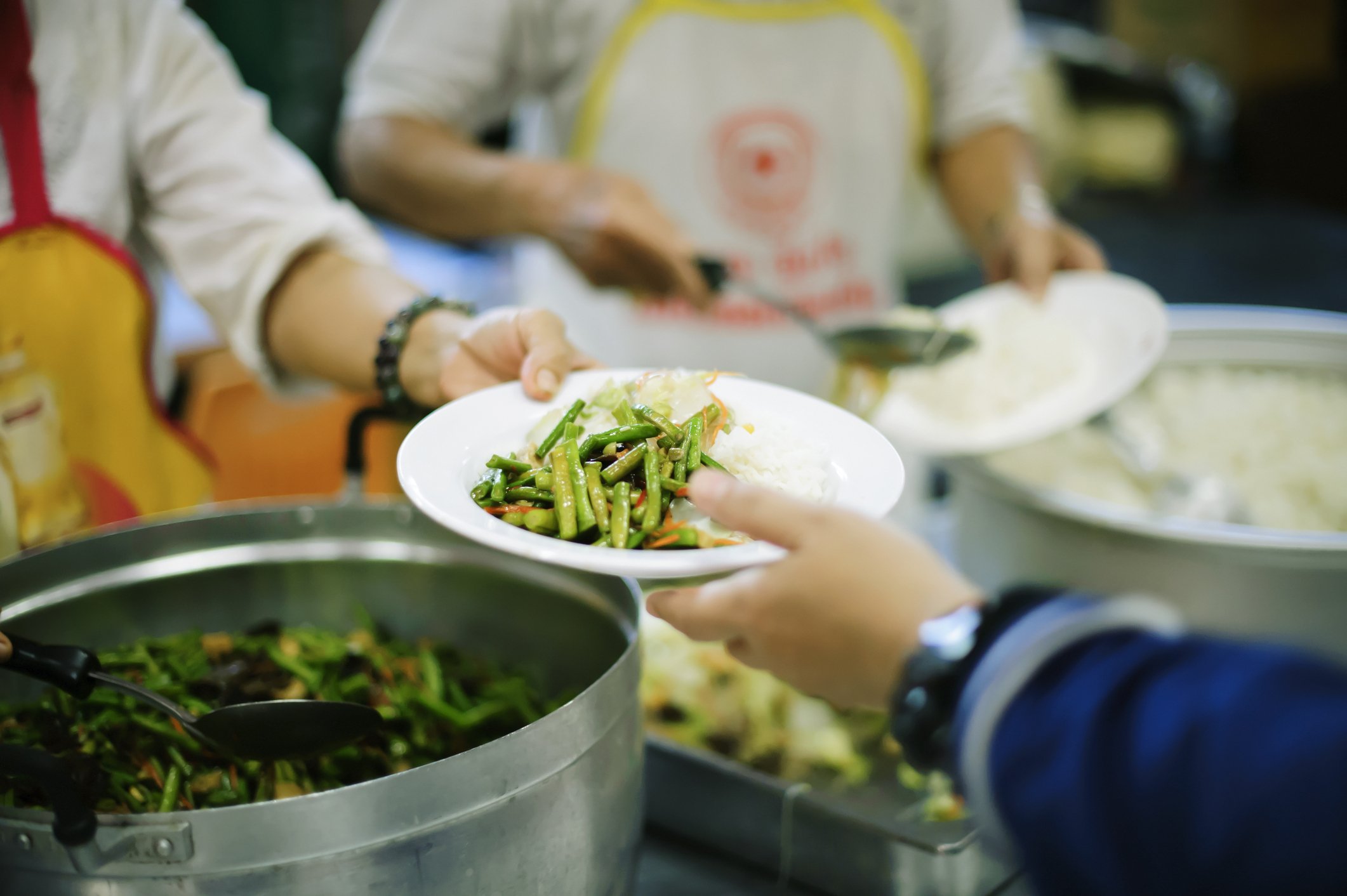 Free food, Using leftovers to feed the hungry : concept charity food