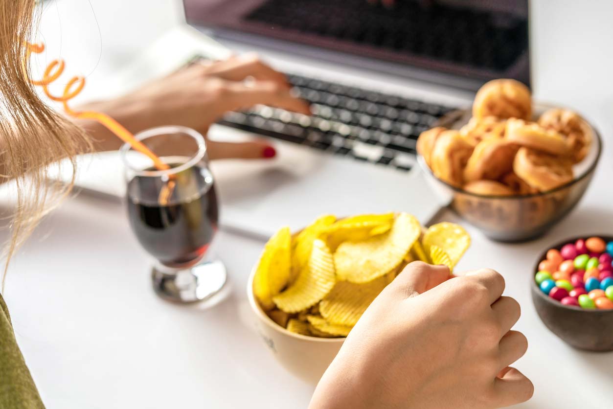 Working at computer while eating unhealthy food