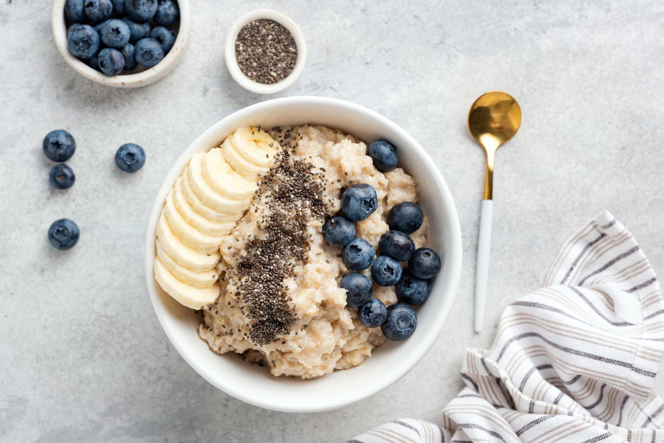 Oats: Nutrition, Benefits, Downsides, Uses