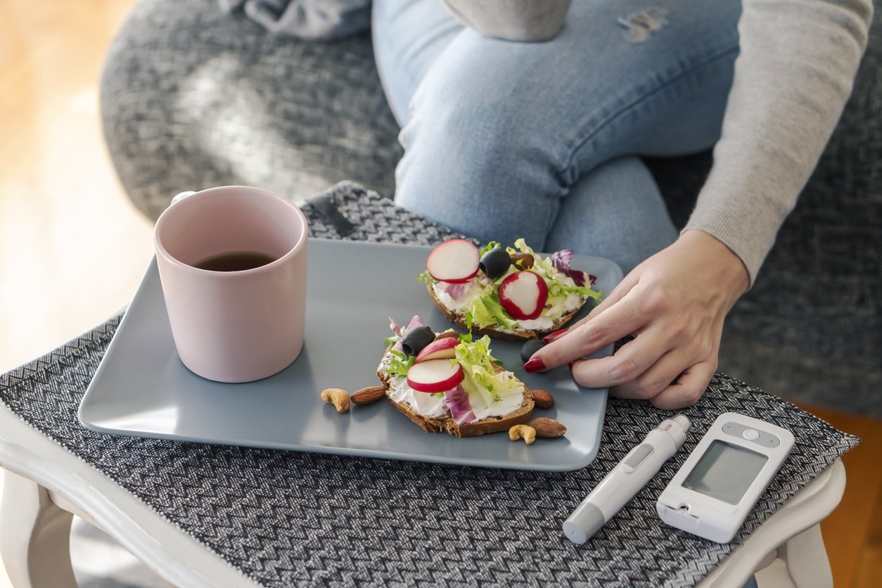 Young diabetic woman having breakfast at home