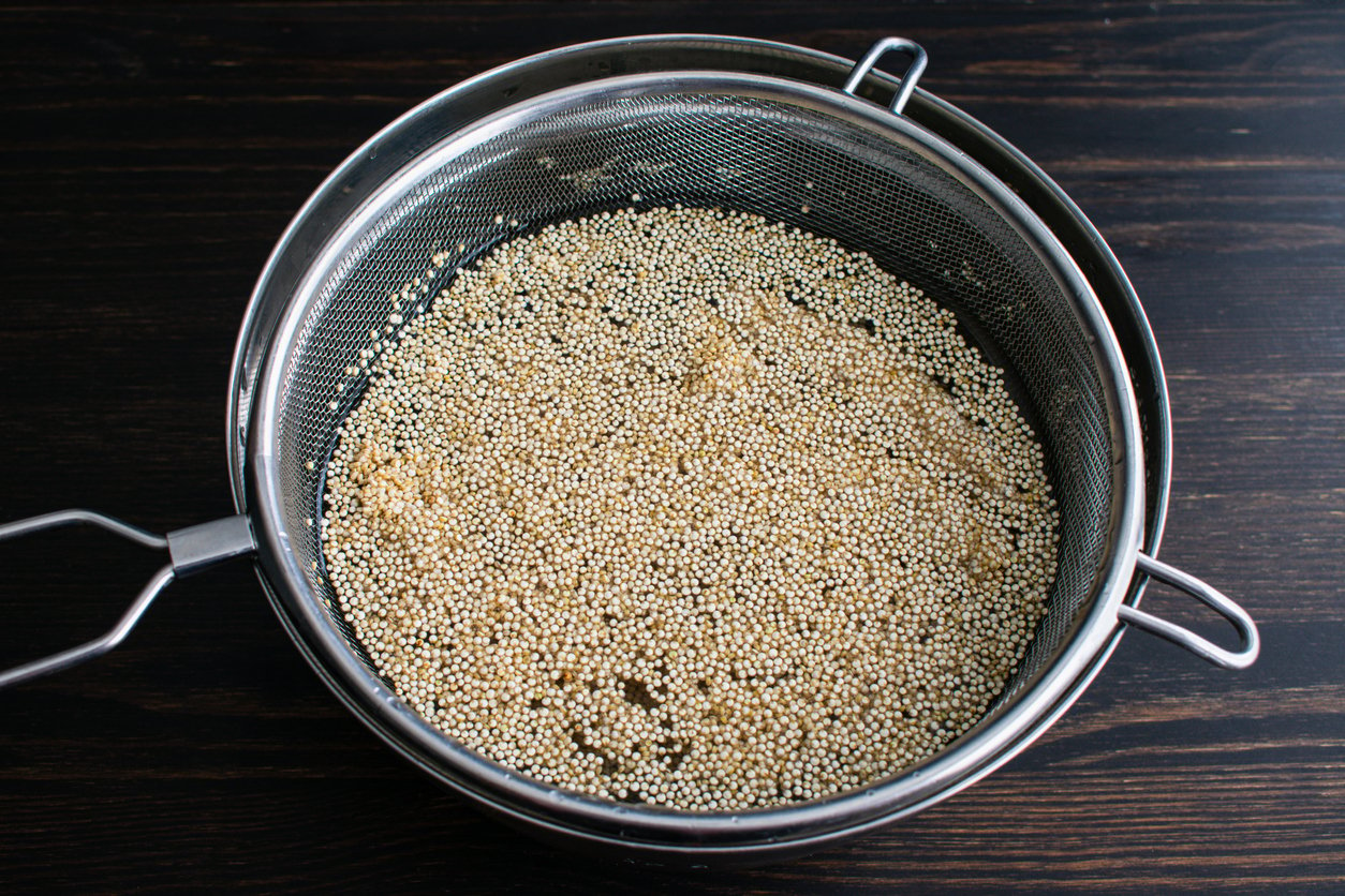 Rinsing White Quinoa in Water
