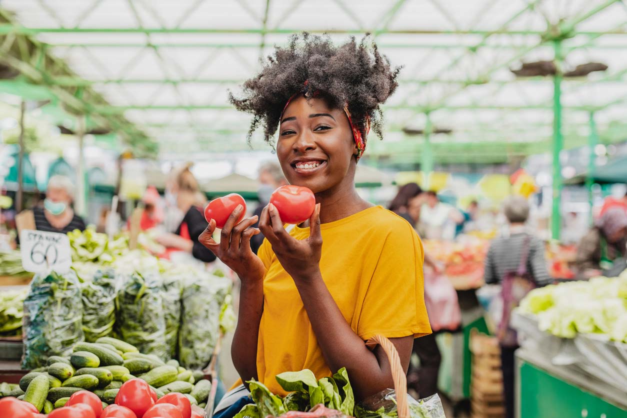 woman of color shopping in farmers market