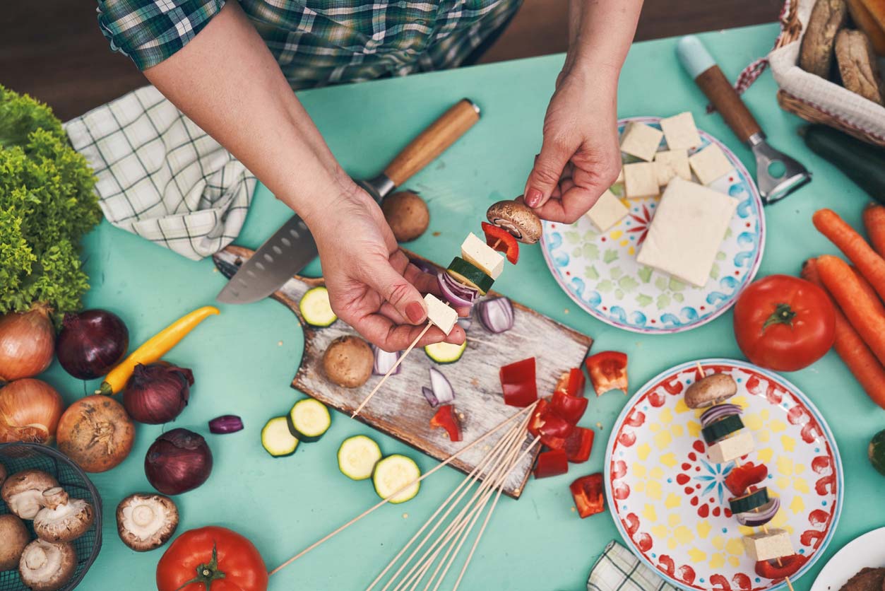 preparing vegan skewers