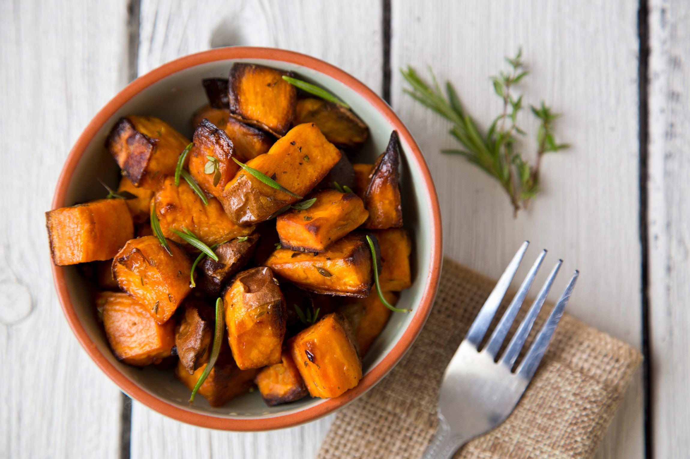 A bowl of roasted sweet potatoes.