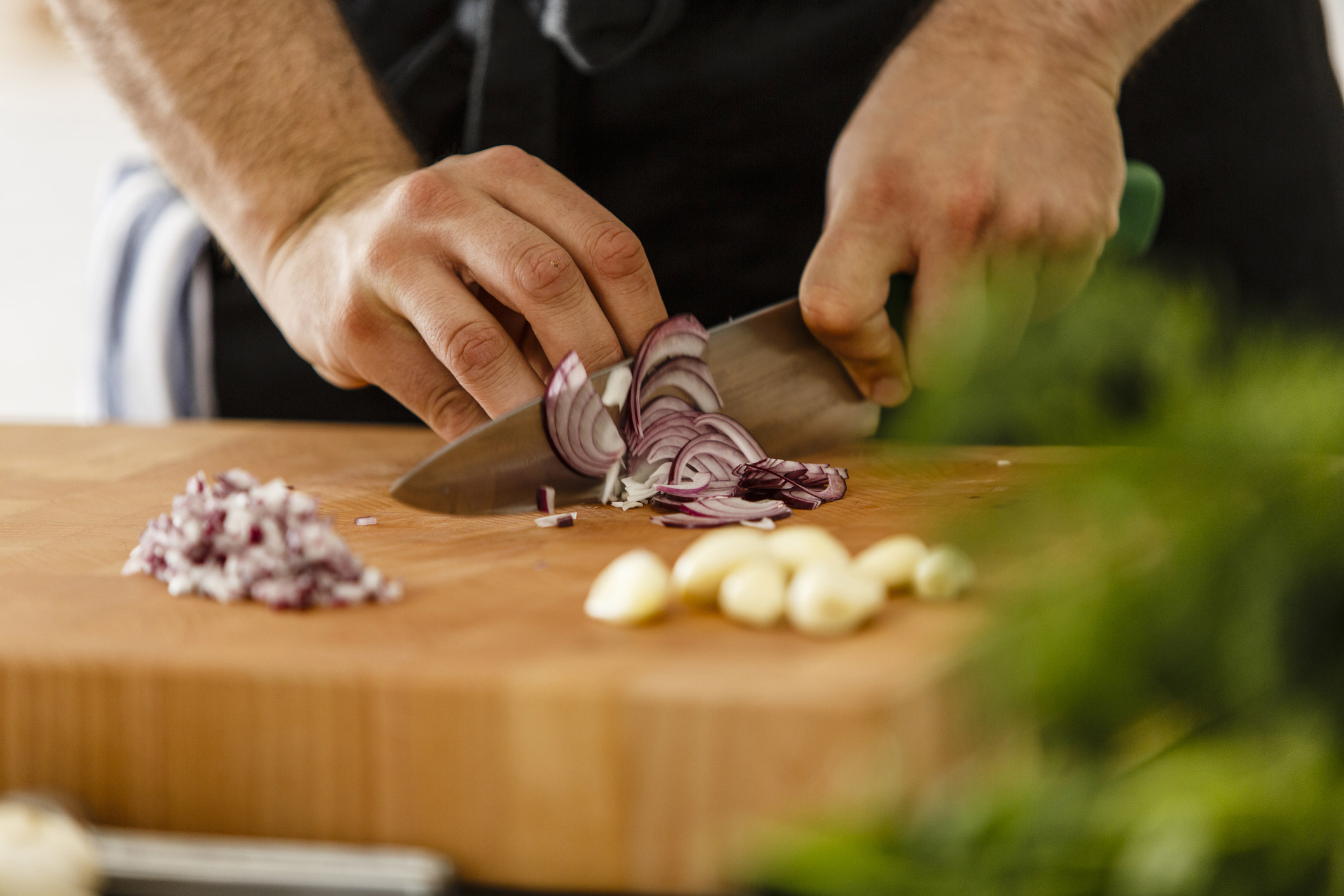 Cutting allium vegetables on a cutting board