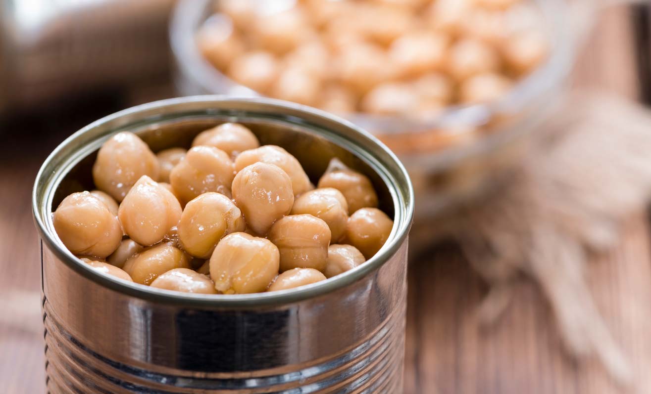 open can of chickpeas
