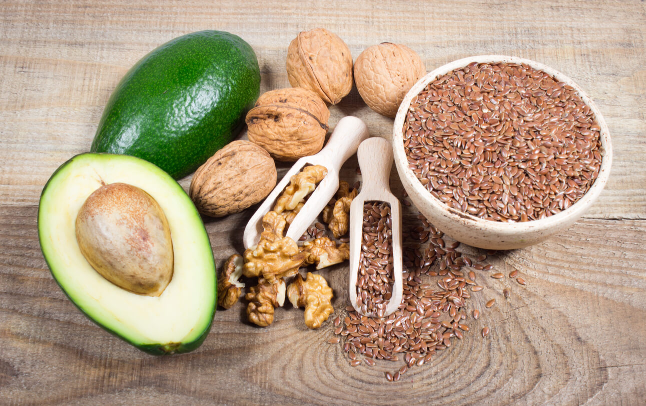 sources of omega 3 fatty acids flaxseeds avocado and walnuts