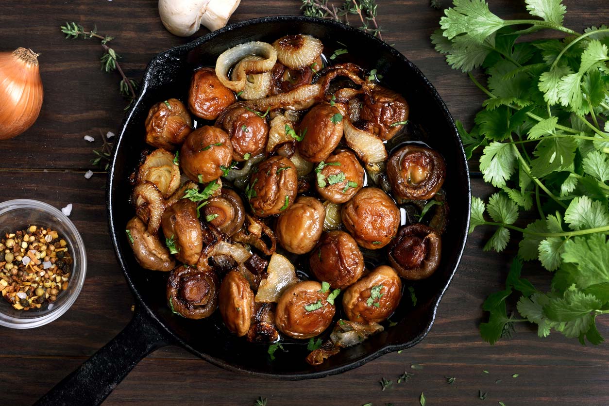 Pan-fried mushrooms and onions tapas