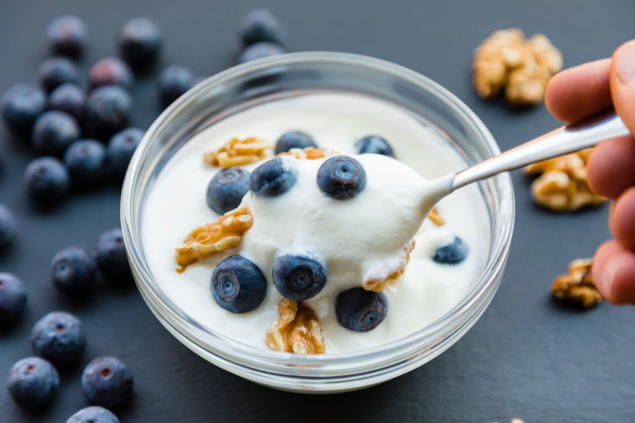 Yogurt with blueberries and nuts