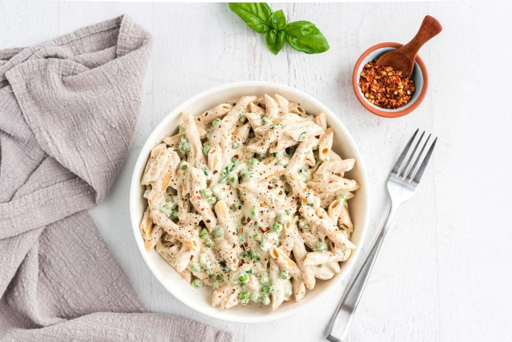 legume pasta with spinach and cashew bechamel