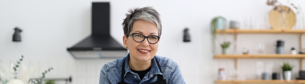 Woman with glasses in the kitchen