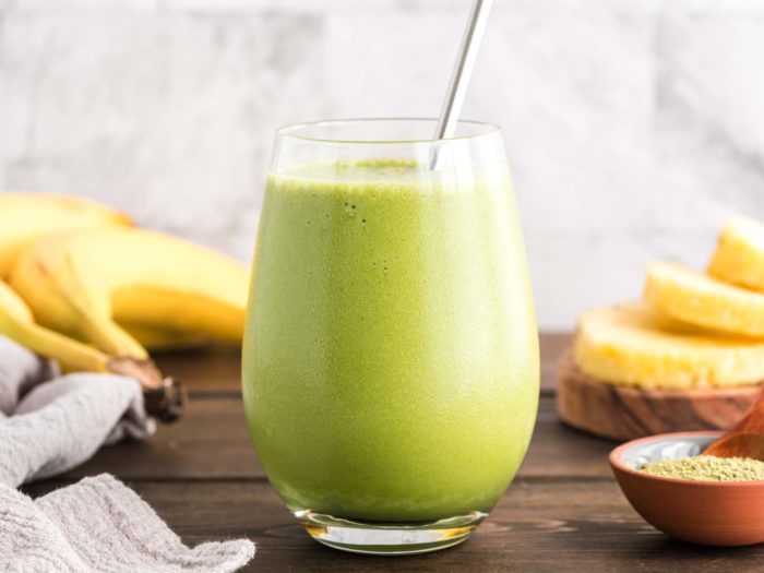 Energizing Matcha Smoothie - Detoxinista