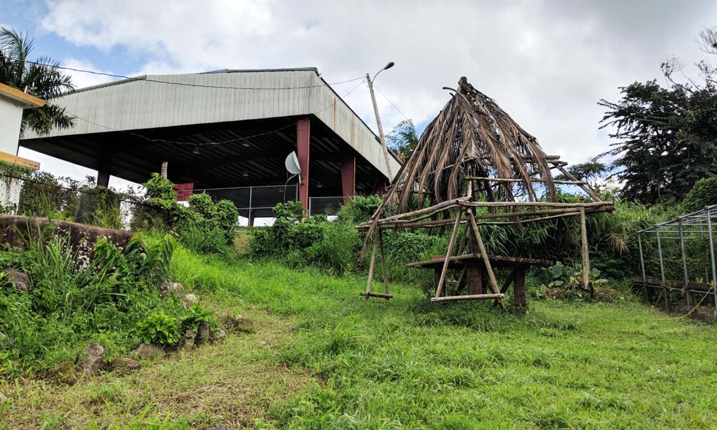 Tainos swing set