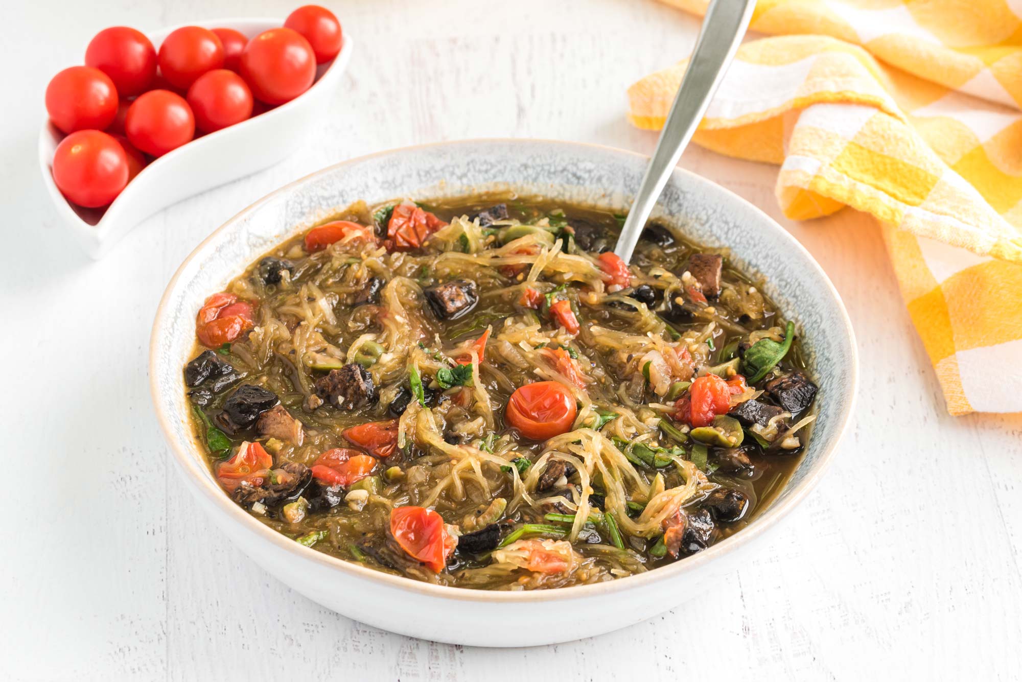 spaghetti squash with garlic tomato and mushroom
